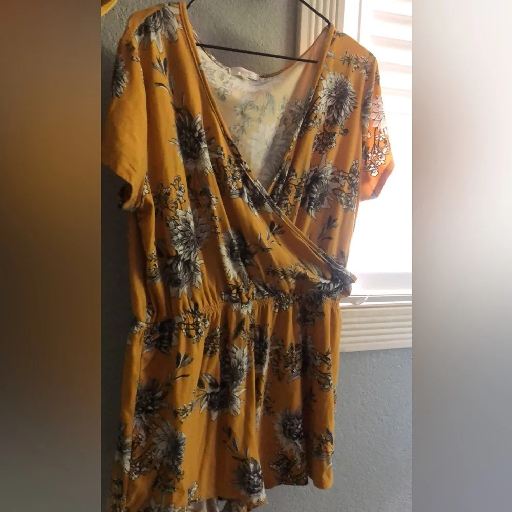 All $3 piece clothing. - Picture 4 of 13